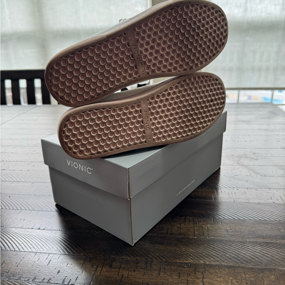 Vionic White and Pink Sneakers Sleek Minimalist Design - Picture 4 of 8